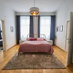 Fancy Home For 6 With Self-Check-In At Spittelberg